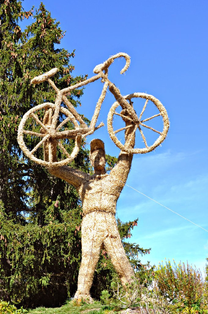 1410055 Col du T�l�graphe - Sculpture de Paille & Foin.JPG