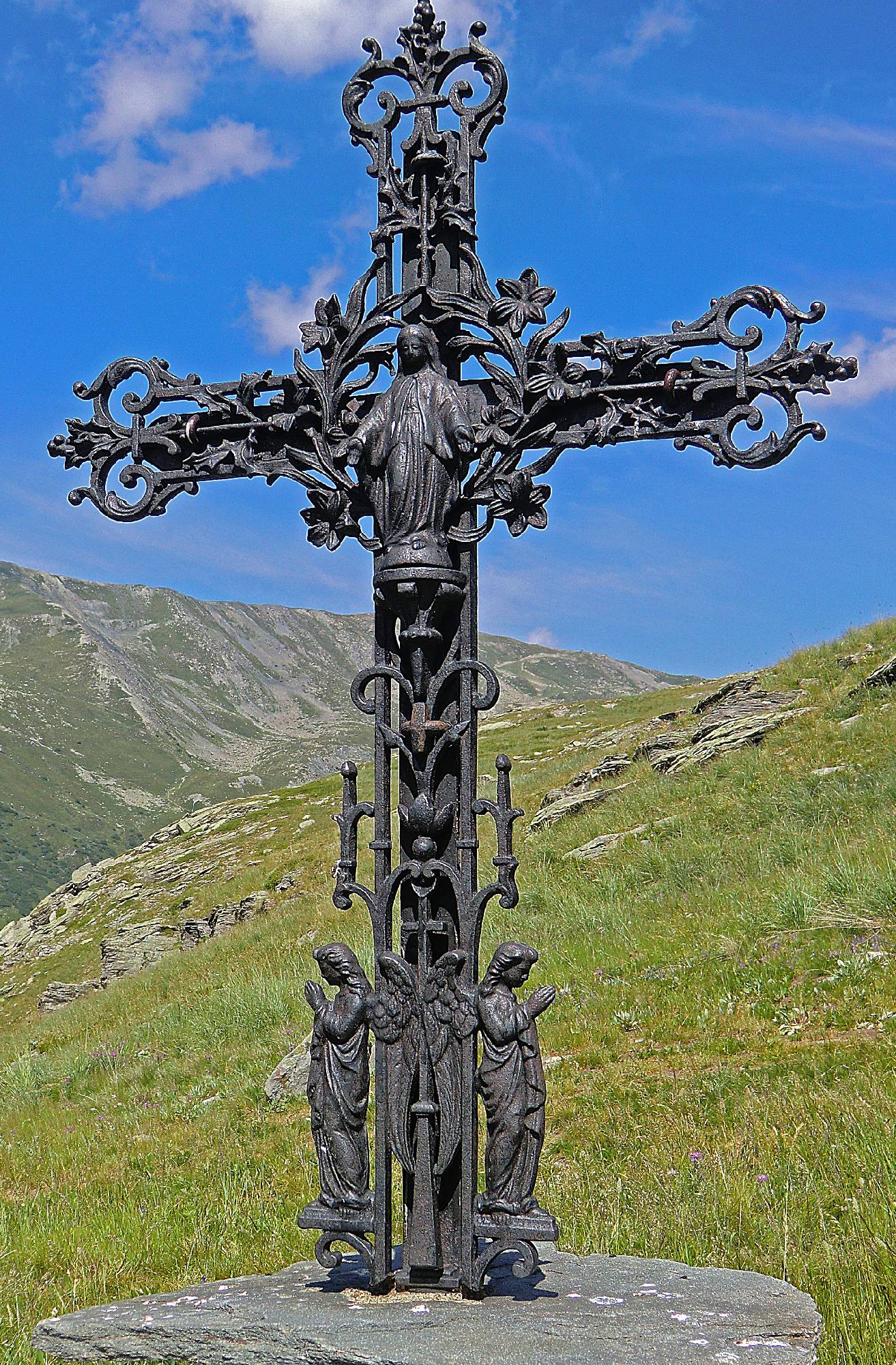 P06-Croix-sur-chemin-ND-des-neiges-de-Remy-Bernard.jpg