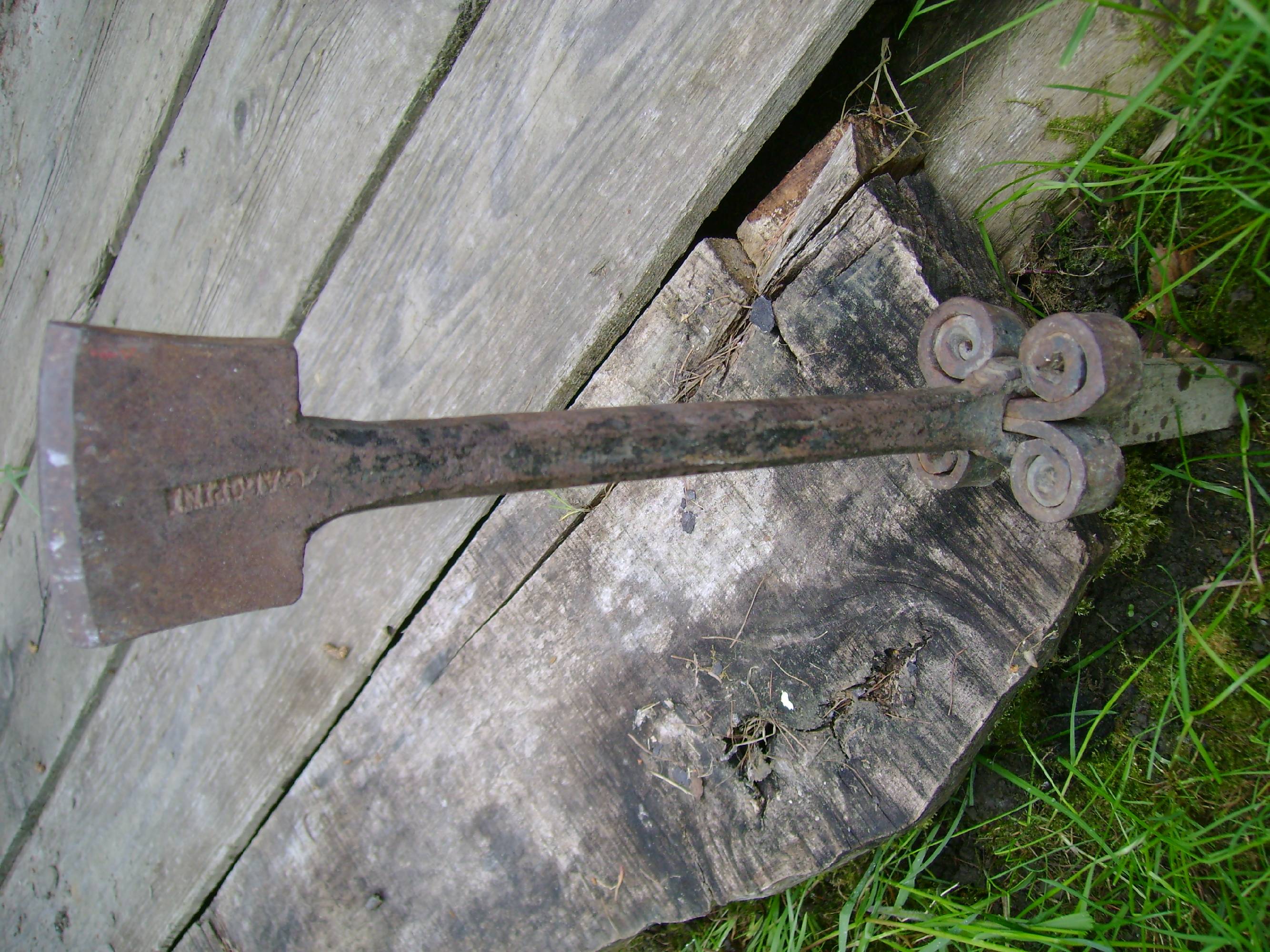 P22-enclume-qui-sert-a-battre-la-faux-de-Martine-Falcoz.JPG