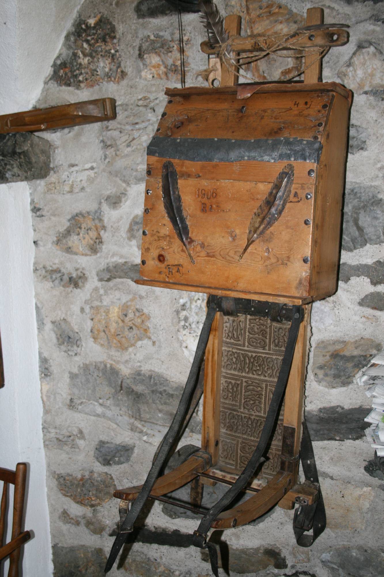 P28-Sac-a-dos-de-colporteur-de-Hubert-Dodat.JPG
